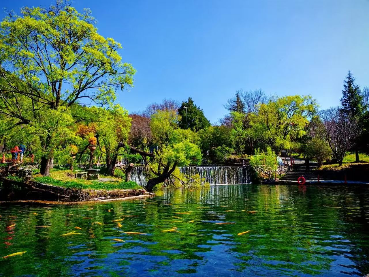 五四，玉水寨景區(qū)致青年